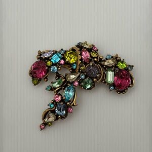 Hollycraft Gem Brooch